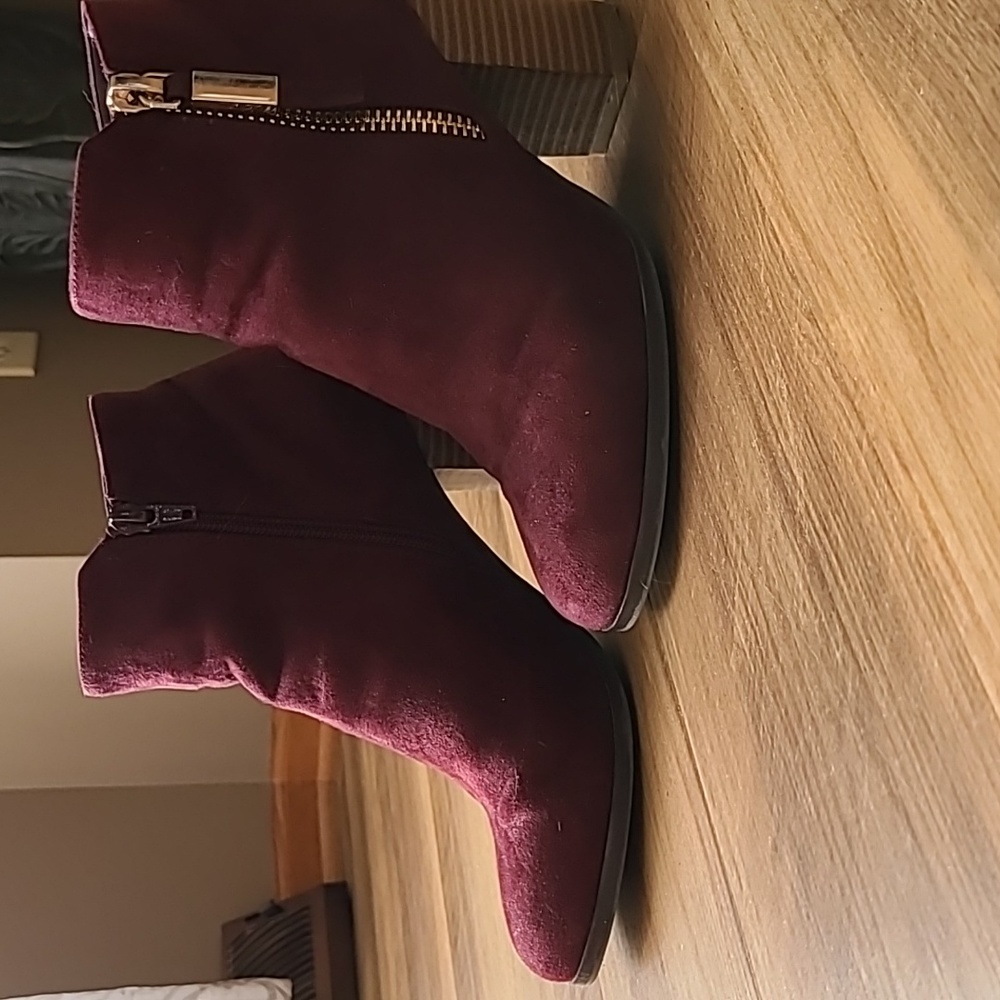 Boots - Picture 3 of 5